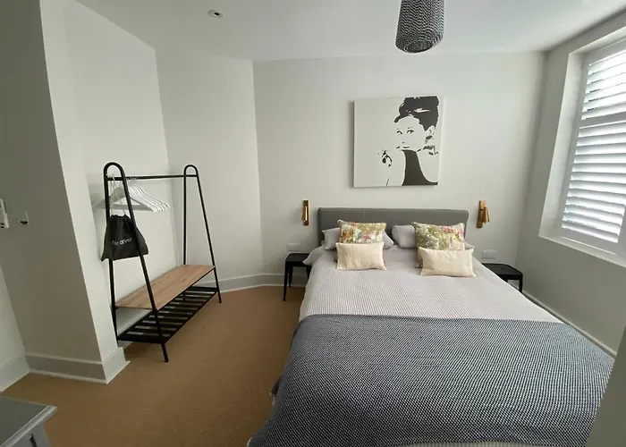 May Road, Stylish Townhouse